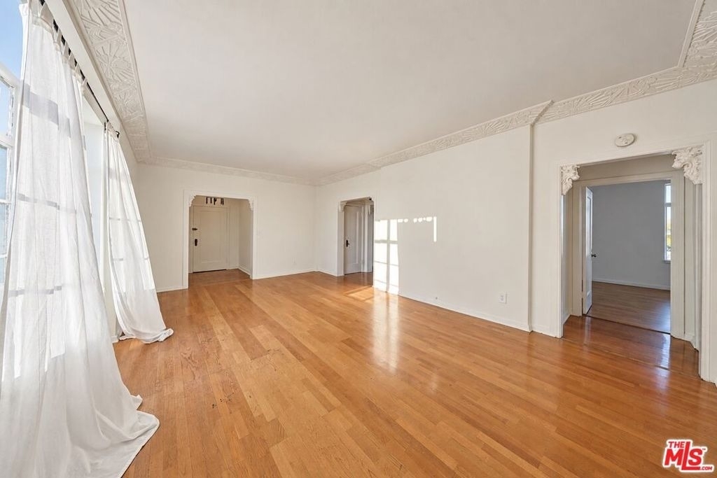 1314 N Hayworth Avenue - Photo 22