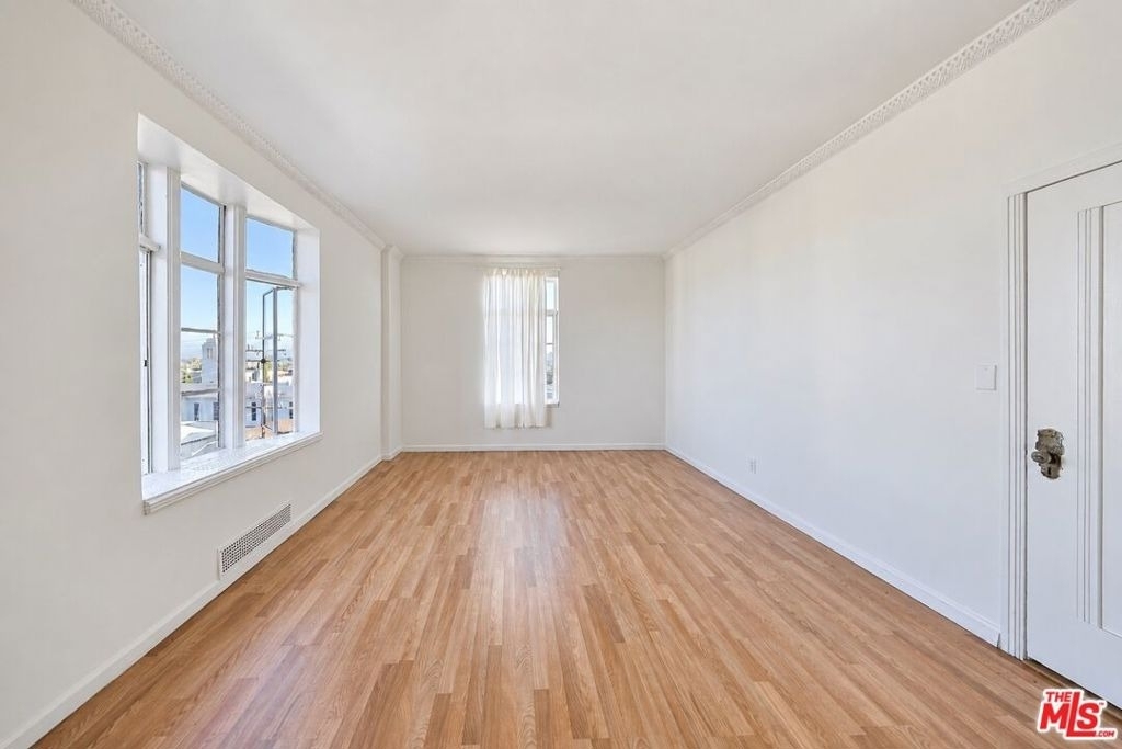 1314 N Hayworth Avenue - Photo 54