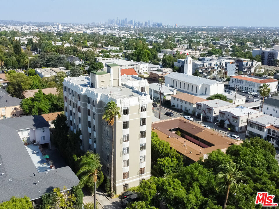 1314 N Hayworth Avenue - Photo 12