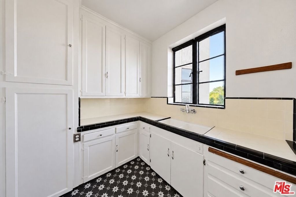 1314 N Hayworth Avenue - Photo 35