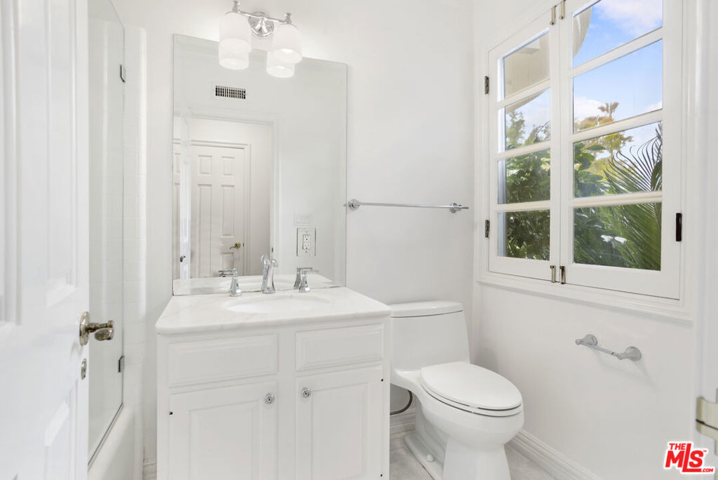 400 Evelyn Place - Photo 40