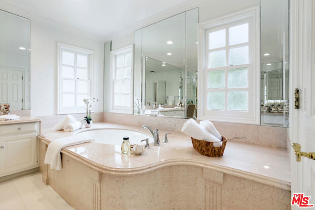 400 Evelyn Place - Photo 13