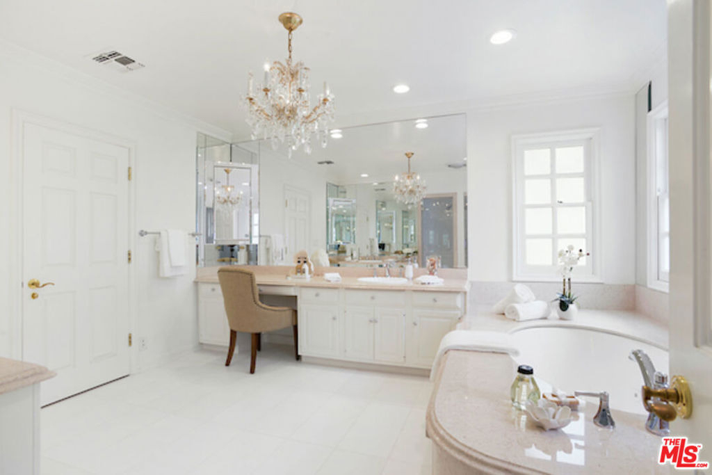 400 Evelyn Place - Photo 12
