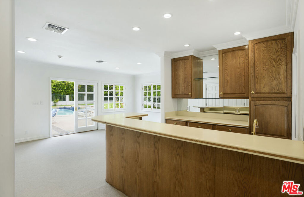 400 Evelyn Place - Photo 47