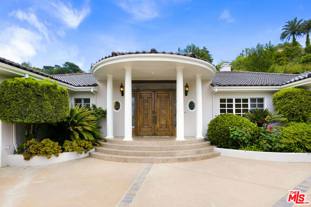 400 Evelyn Place - Photo 1