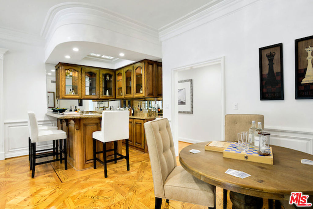 400 Evelyn Place - Photo 8