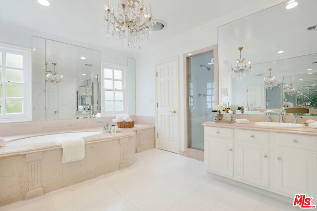 400 Evelyn Place - Photo 11