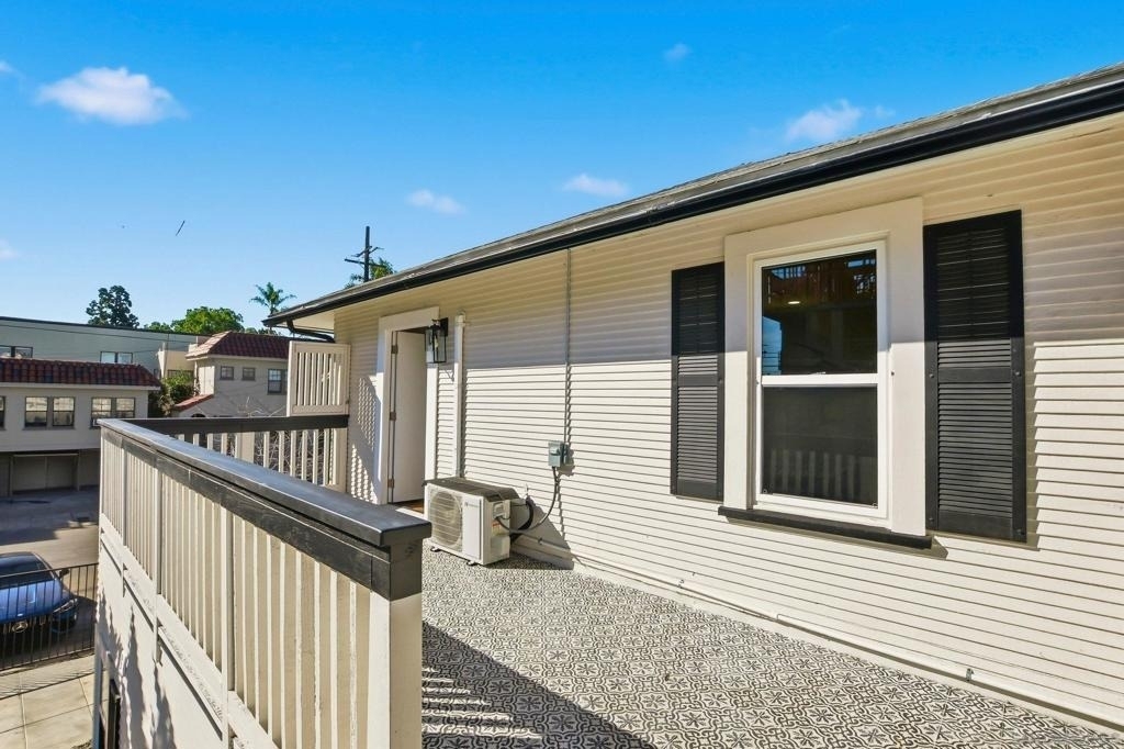 312 Brookes Ave - Photo 2