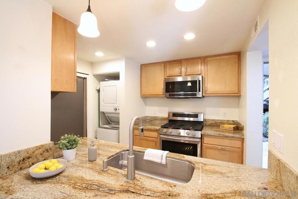 3021 Golden Oak Way - Photo 4