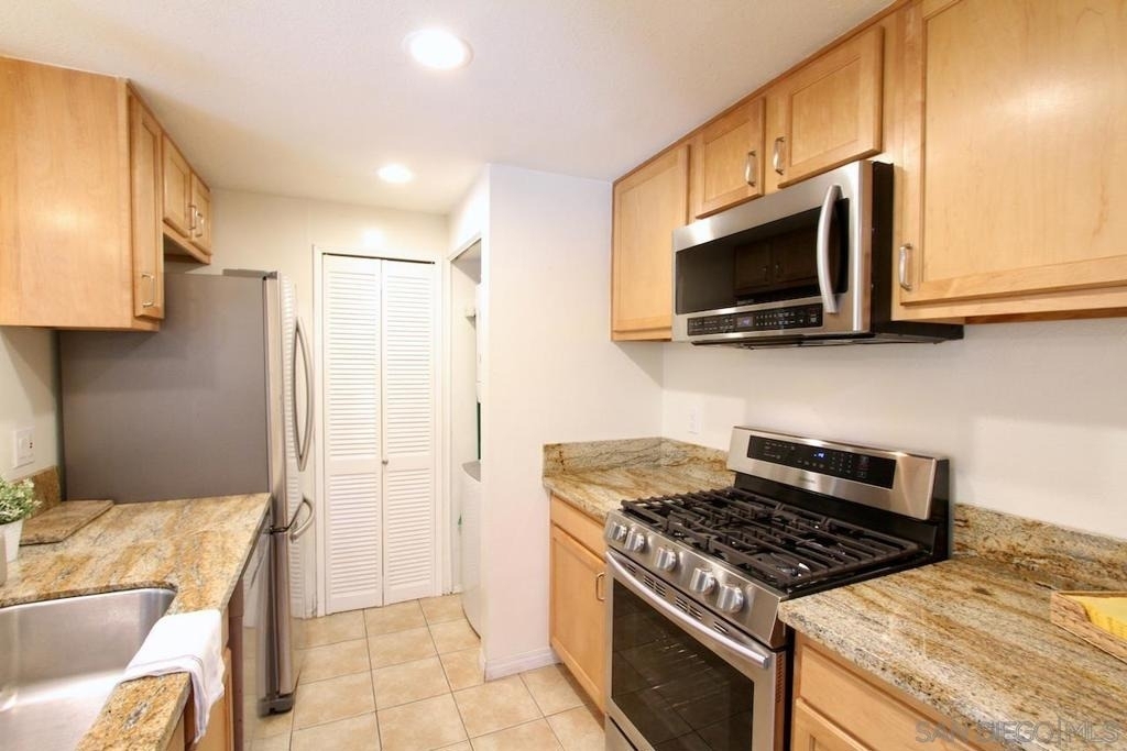 3021 Golden Oak Way - Photo 3
