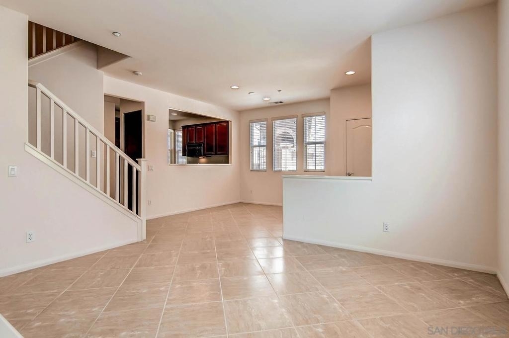10429 Whitcomb Way - Photo 2