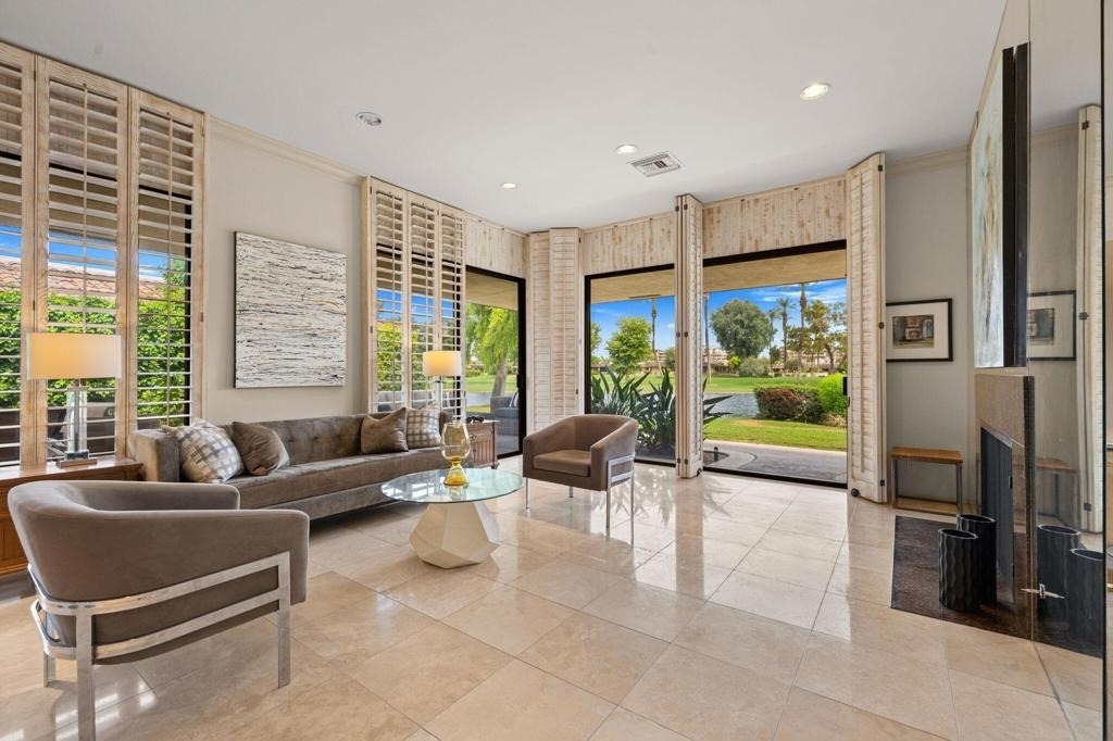 24 Columbia Drive - Photo 7