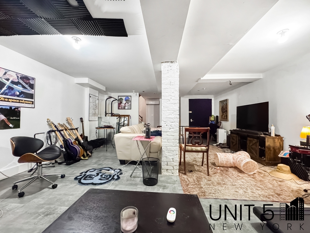 483 Evergreen Avenue - Photo 6