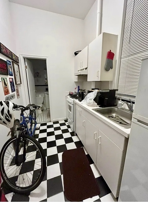 247 East 62nd Street - Photo 0