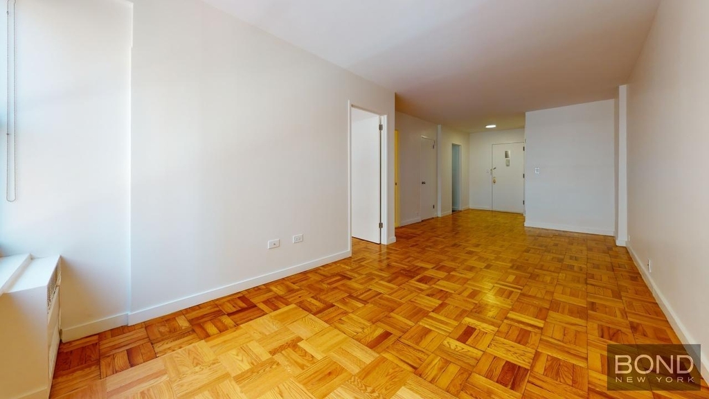 Fourth Avenue - Photo 10