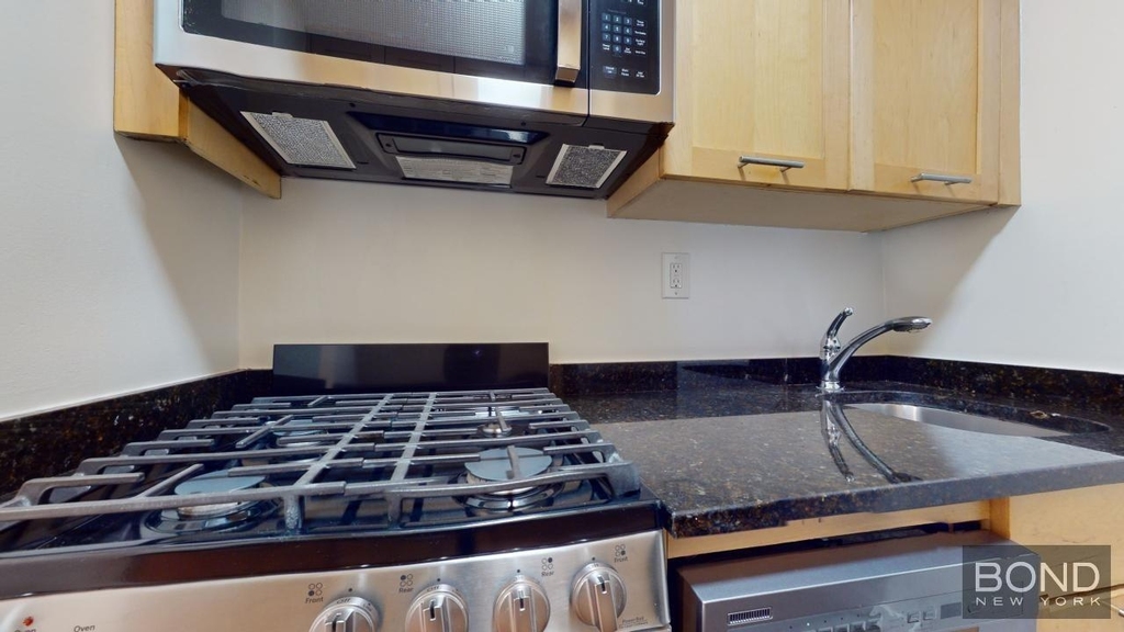Fourth Avenue - Photo 1