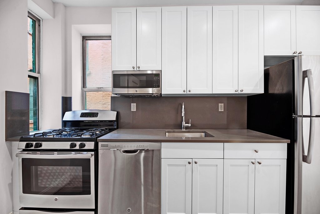 West 45th Street - Photo 1