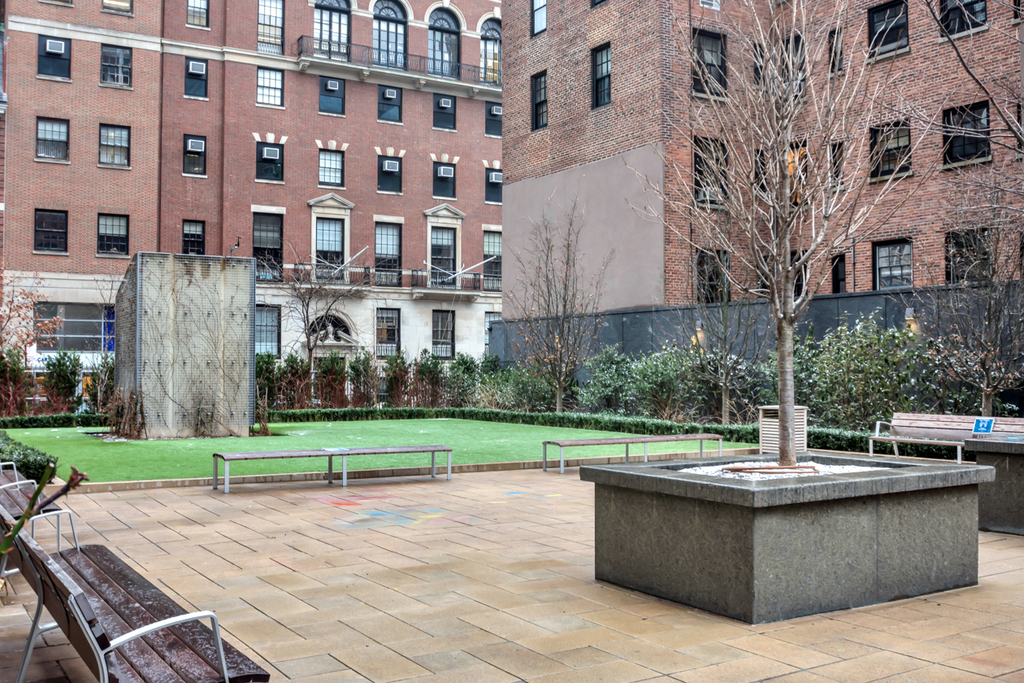 East 70th Street - Photo 13
