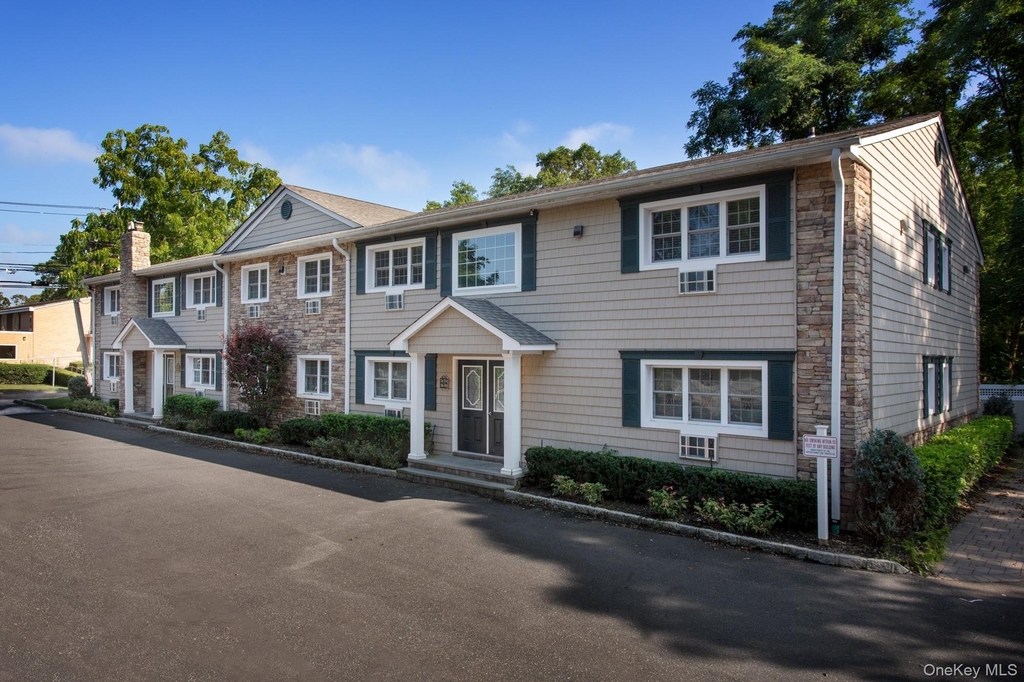 118 Carleton Avenue - Photo 0