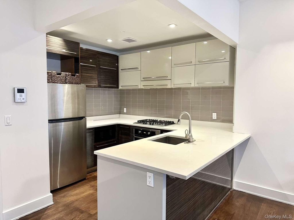 26-26 Jackson Avenue - Photo 2