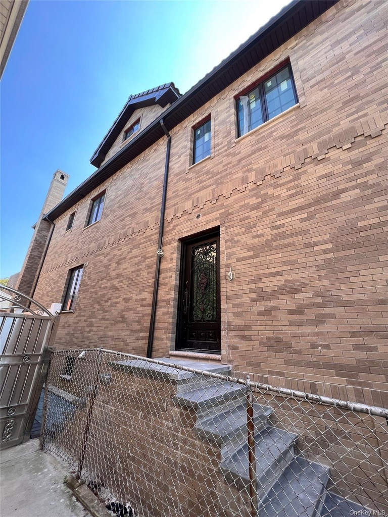 5647 136th Street - Photo 8