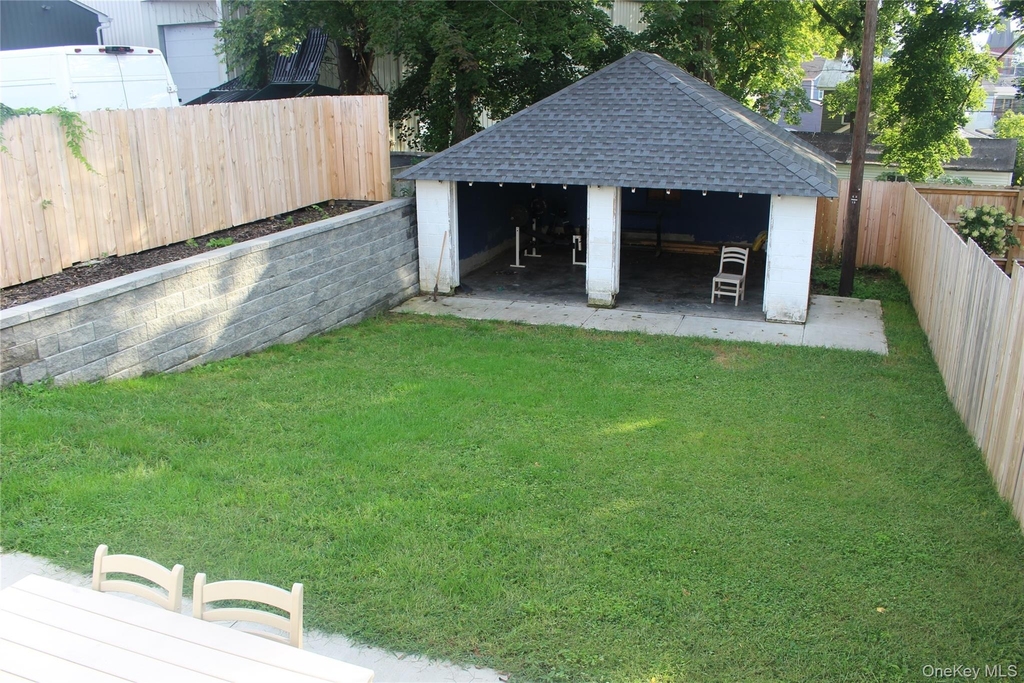 17 Bank Street - Photo 11