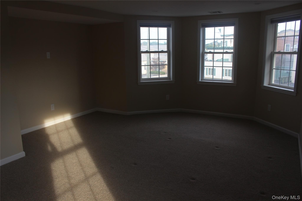 17 Bank Street - Photo 20