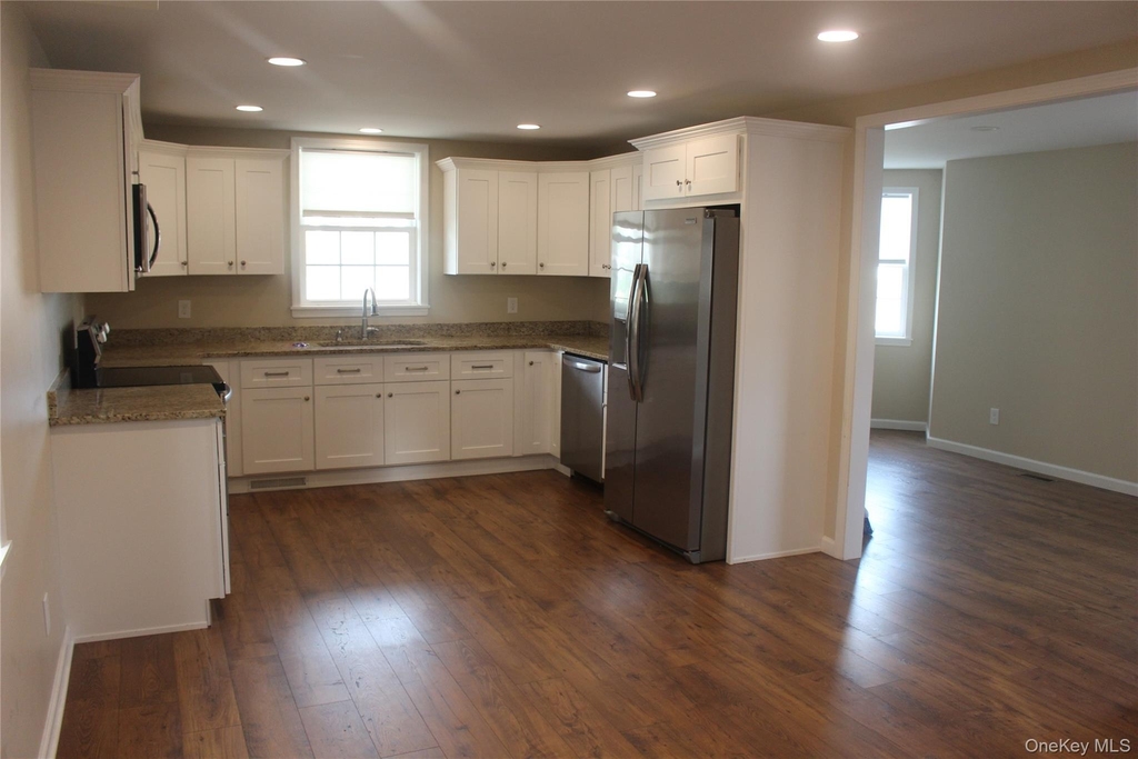 17 Bank Street - Photo 4