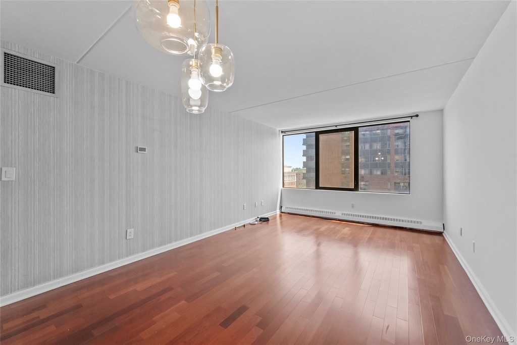 4 Martine Avenue - Photo 4