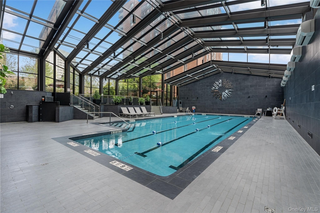 4 Martine Avenue - Photo 15