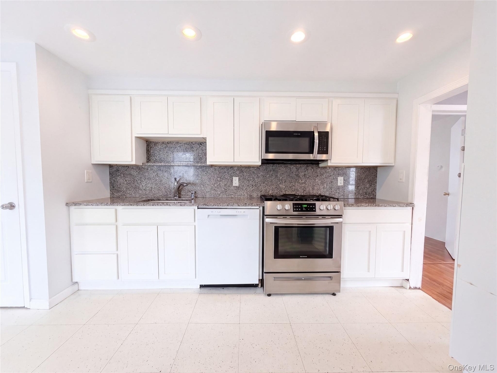 20 Devoe Street - Photo 8