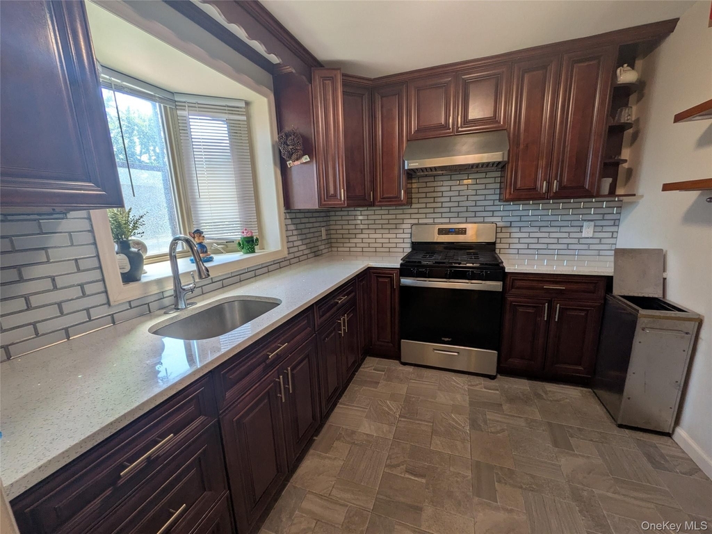 50-56 Utopia Parkway - Photo 8