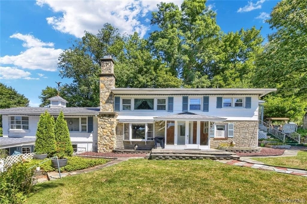25 W Lakeshore Drive - Photo 1