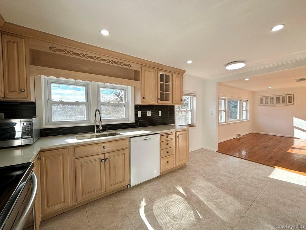 25 W Lakeshore Drive - Photo 17