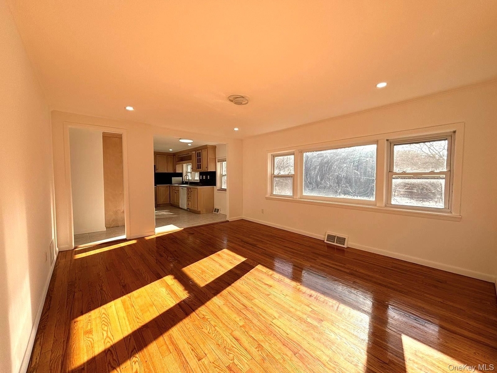 25 W Lakeshore Drive - Photo 11