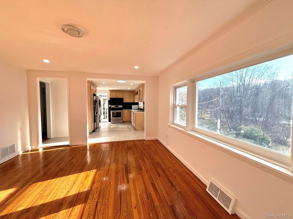 25 W Lakeshore Drive - Photo 10