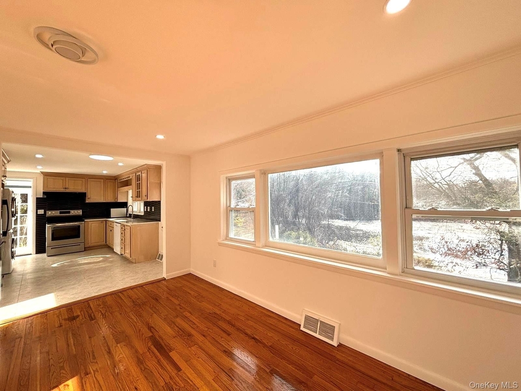 25 W Lakeshore Drive - Photo 9