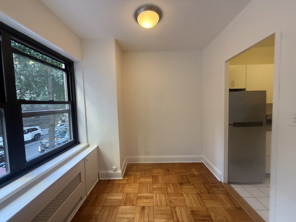 412 East 55th Street - Photo 7