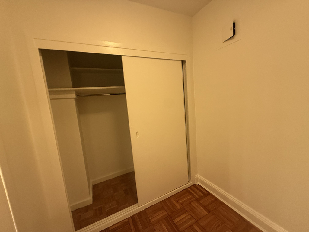 412 East 55th Street - Photo 2