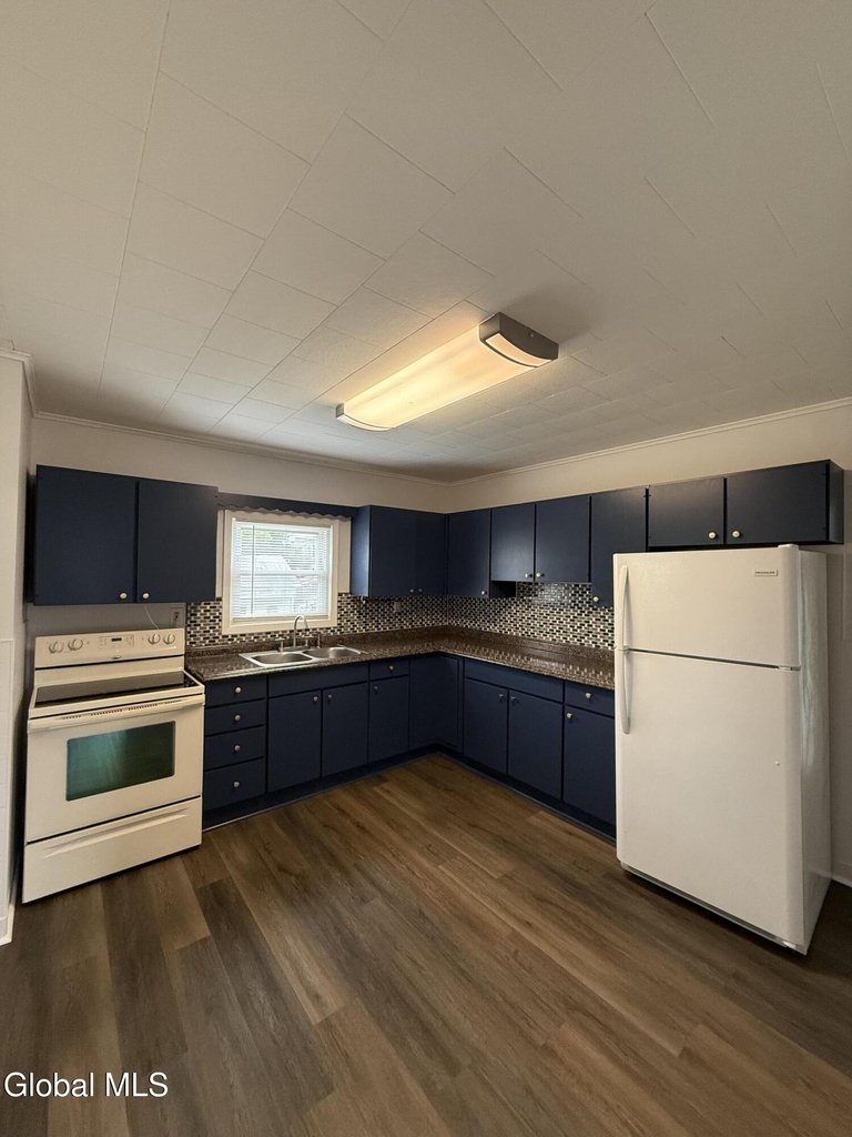 105 Hudson Avenue - Photo 5