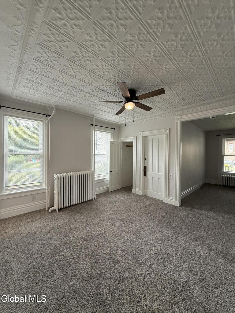 105 Hudson Avenue - Photo 4