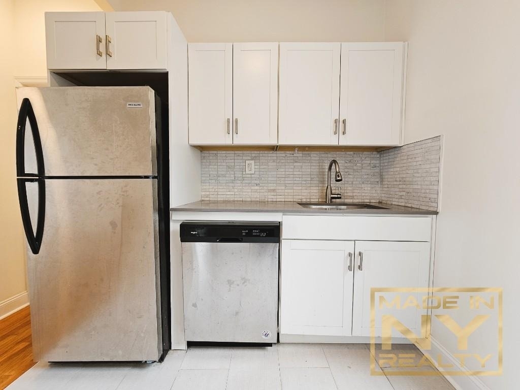 30-64 34th Street - Photo 3