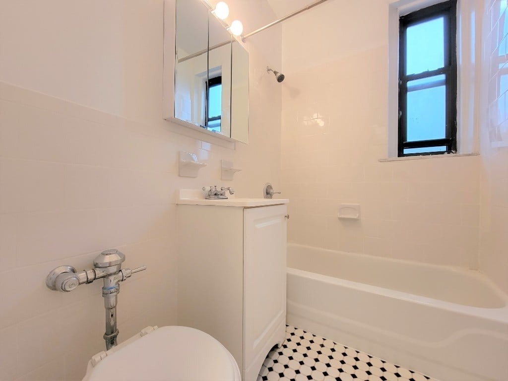 25-21 31st Avenue - Photo 3
