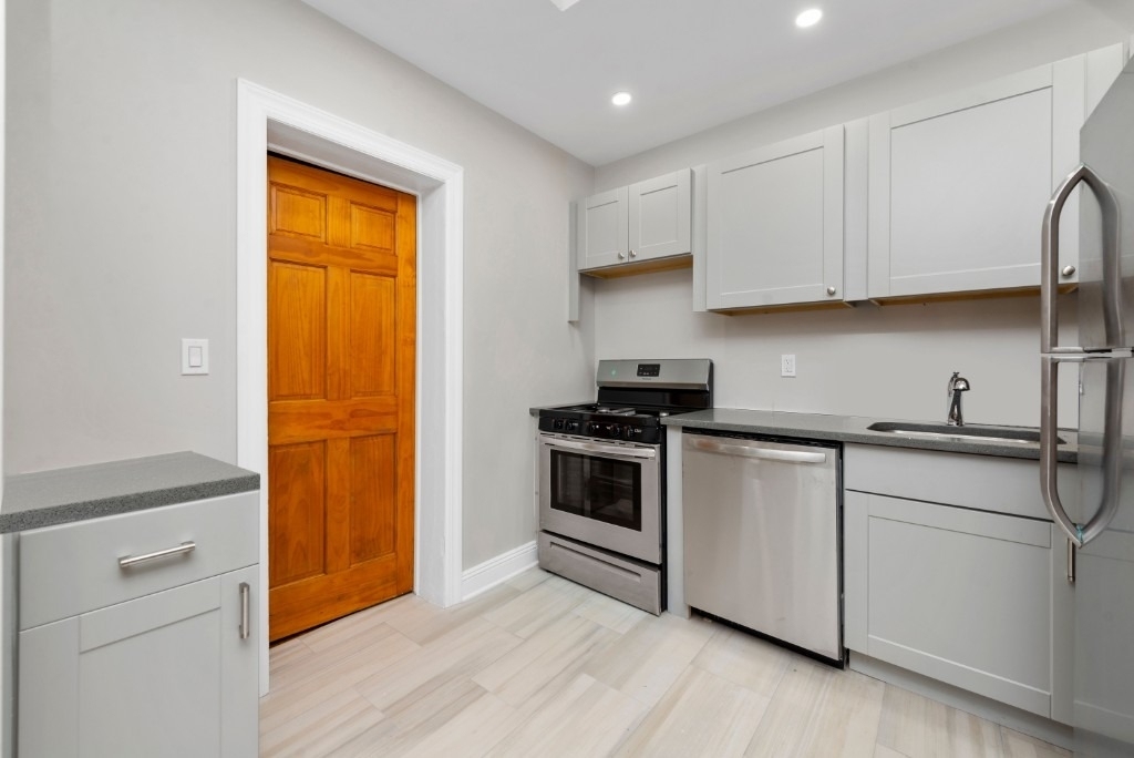 392 Adelphi Street - Photo 11