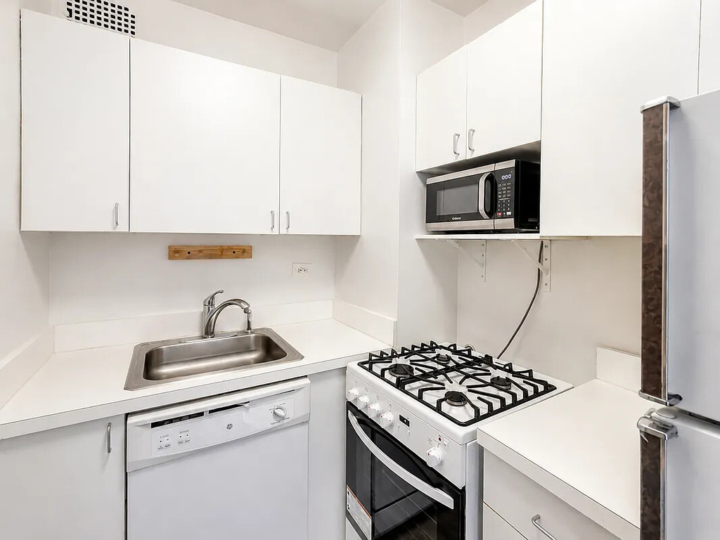 111 3rd Avenue - Photo 3