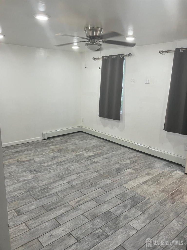 810 E Hazelwood Avenue - Photo 1