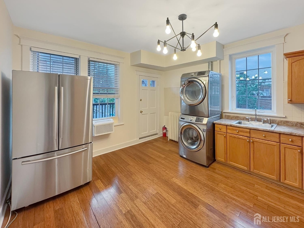 422 Main Street - Photo 4