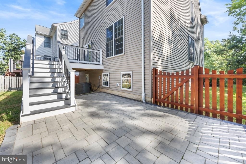 8812 Fenimore Place - Photo 18