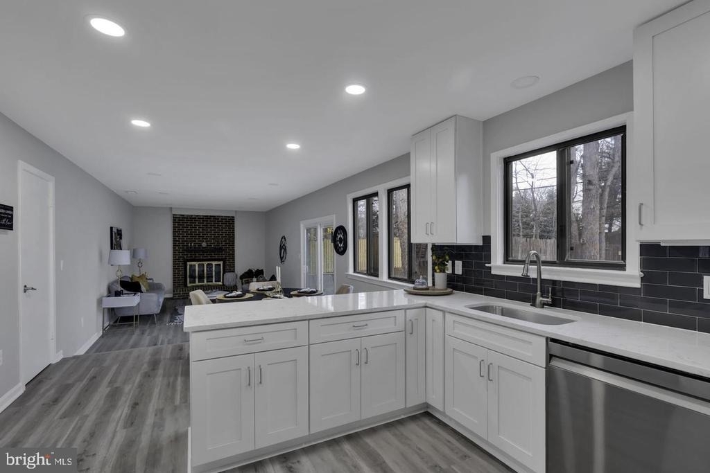 10422 Woodbury Woods Court - Photo 9