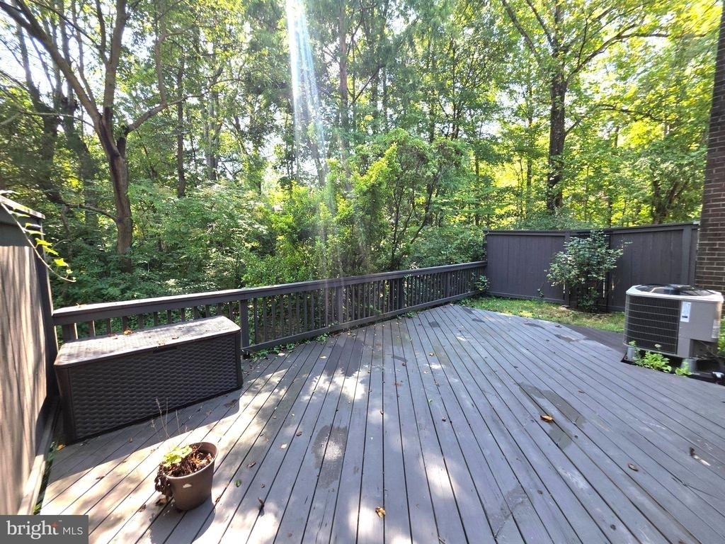 2001 Wethersfield Court - Photo 9